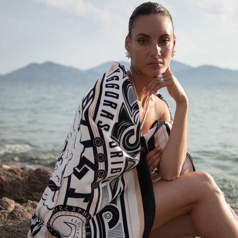 アーティスティックバスタオル - 太陽の光の世界樹